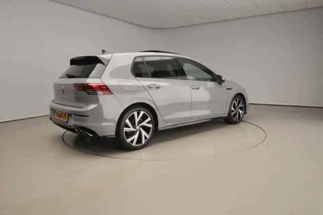 Volkswagen Golf (2024) thumbnail 2