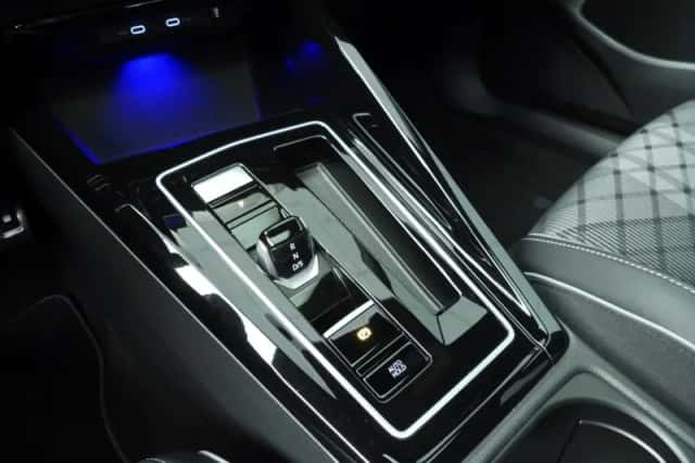 Volkswagen Golf (2024) thumbnail 18