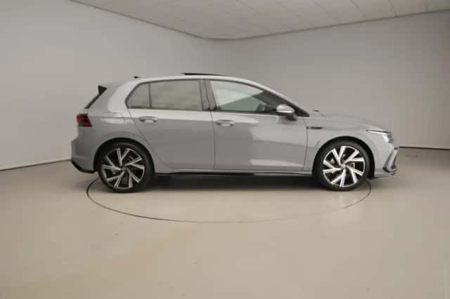 Volkswagen Golf (2024) thumbnail 3