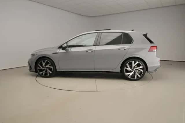 Volkswagen Golf (2024) thumbnail 4