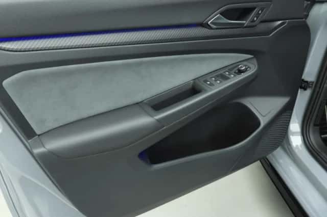Volkswagen Golf (2024) thumbnail 33