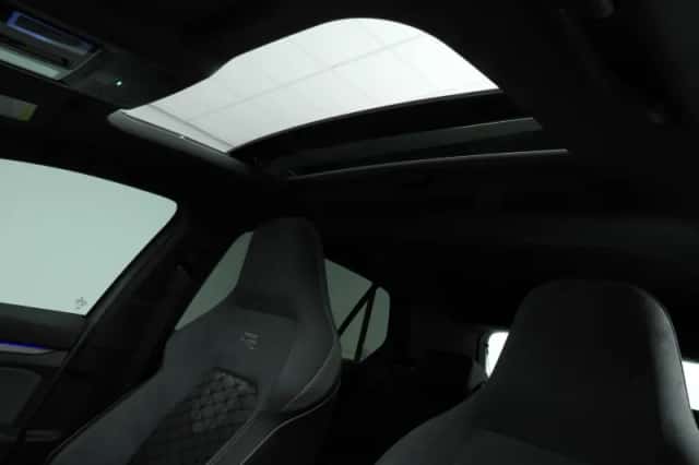 Volkswagen Golf (2024) thumbnail 35