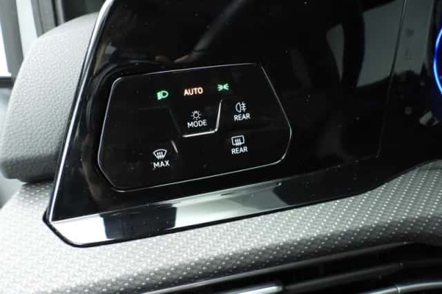 Volkswagen Golf (2024) thumbnail 36
