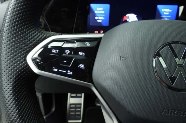 Volkswagen Golf (2024) thumbnail 38