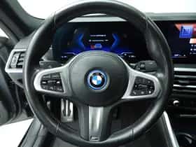 BMW i4 (2022) thumbnail 11