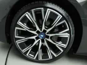 BMW i4 (2022) thumbnail 42