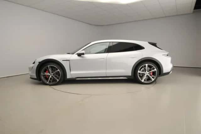 Porsche Taycan (2022) thumbnail 2