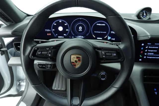 Porsche Taycan (2022) thumbnail 11