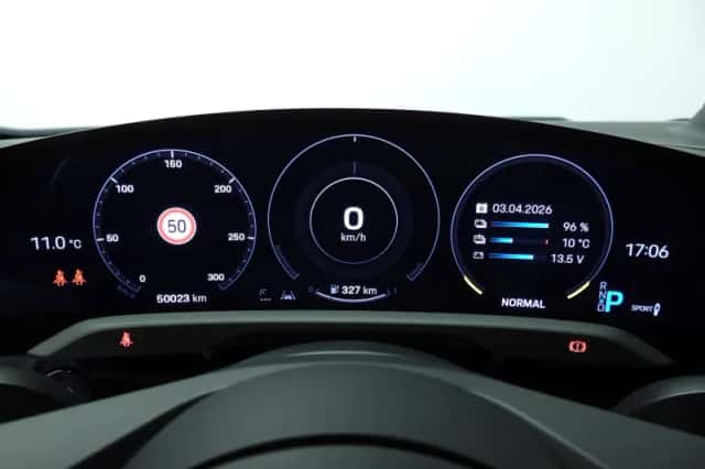 Porsche Taycan (2022) thumbnail 12
