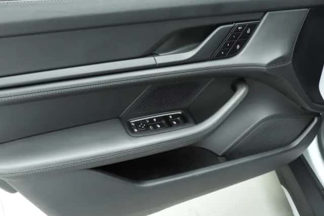 Porsche Taycan (2022) thumbnail 20