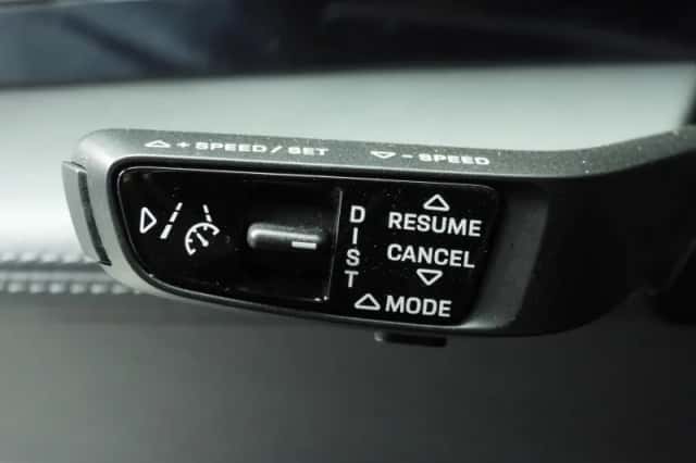 Porsche Taycan (2022) thumbnail 26