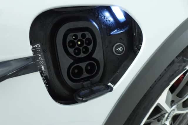 Porsche Taycan (2022) thumbnail 41
