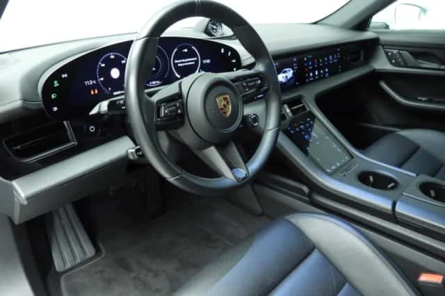 Porsche Taycan (2022) thumbnail 6