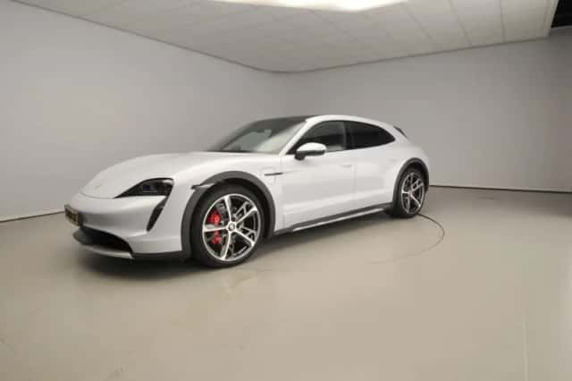 Porsche Taycan (2022) thumbnail 51