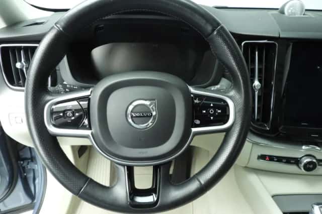 Volvo XC60 (2019) thumbnail 11