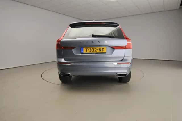 Volvo XC60 (2019) thumbnail 3