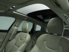 Volvo XC60 (2019) thumbnail 24