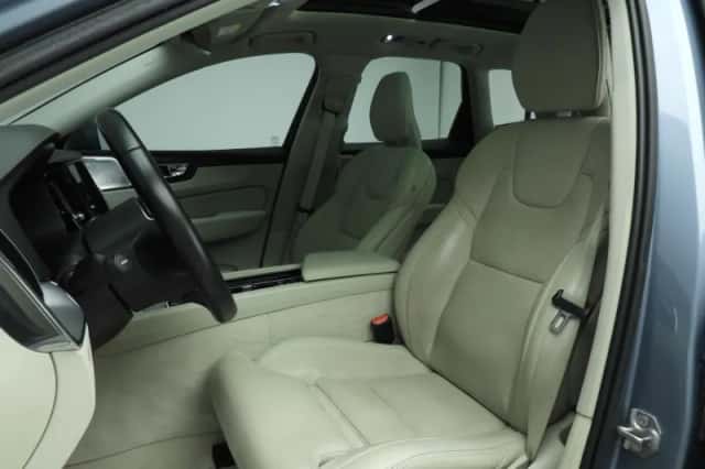 Volvo XC60 (2019) thumbnail 7
