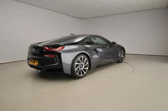 BMW I8 (2016) thumbnail 2
