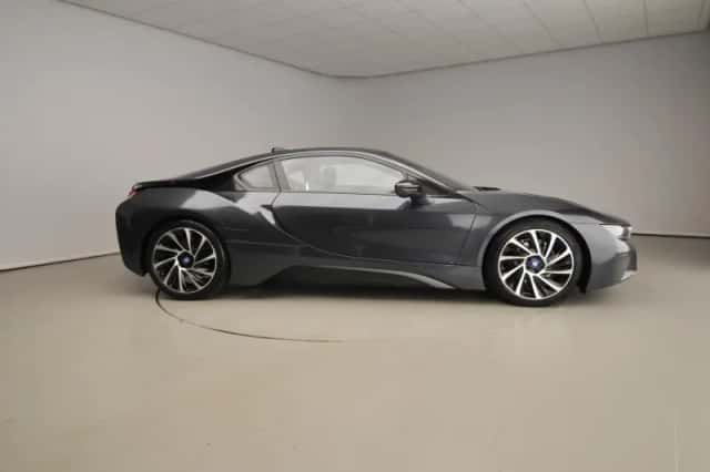 BMW I8 (2016) thumbnail 3