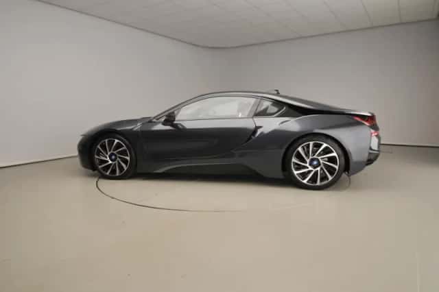 BMW I8 (2016) thumbnail 4