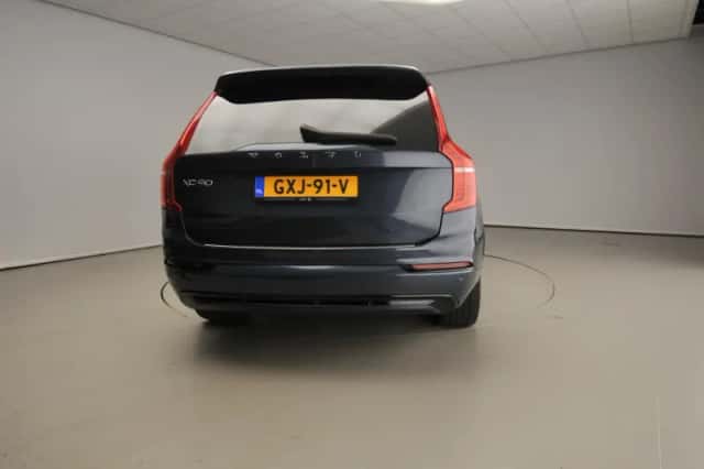 Volvo XC90 (2022) thumbnail 3