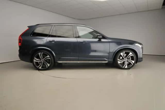 Volvo XC90 (2022) thumbnail 4