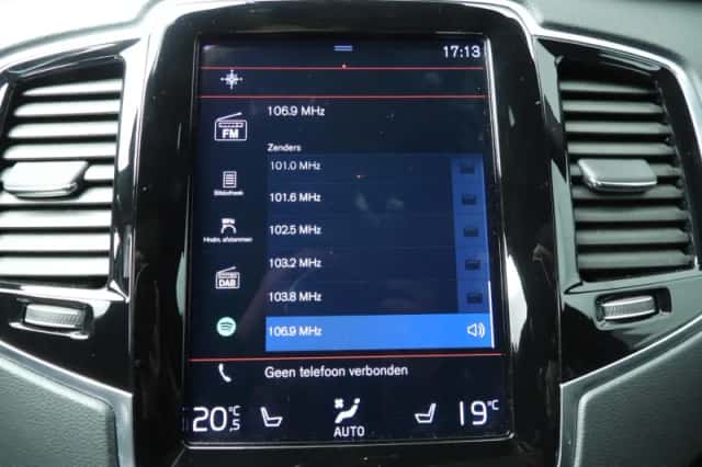Volvo XC90 (2022) thumbnail 35
