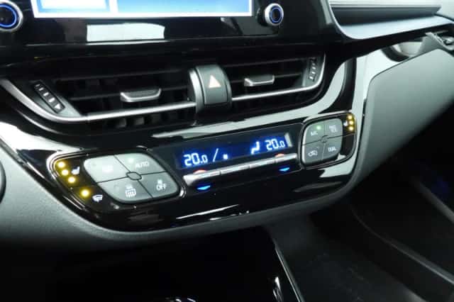Toyota C-HR (2021) thumbnail 15