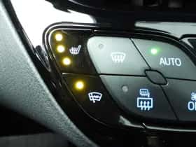 Toyota C-HR (2021) thumbnail 23