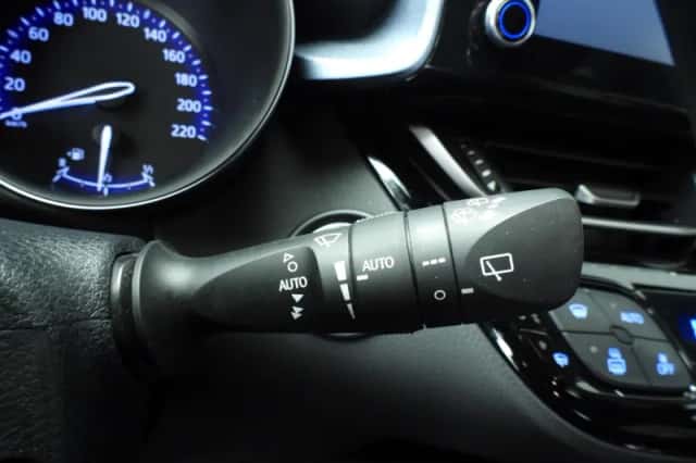 Toyota C-HR (2021) thumbnail 27