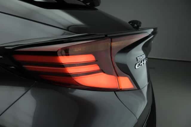 Toyota C-HR (2021) thumbnail 36