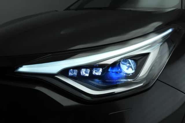 Toyota C-HR (2021) thumbnail 38