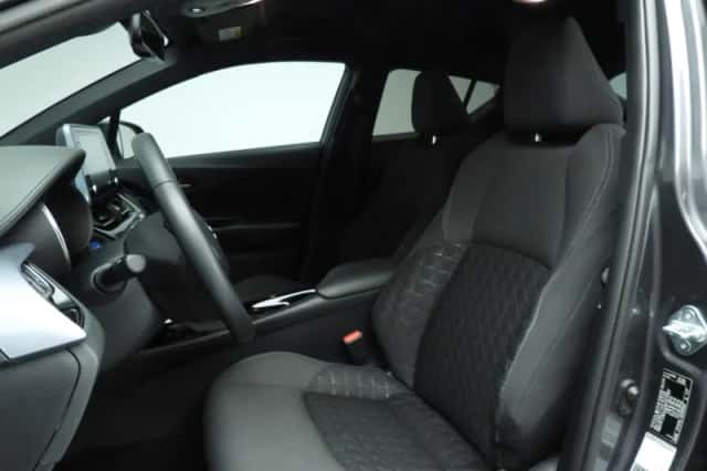 Toyota C-HR (2021) thumbnail 8