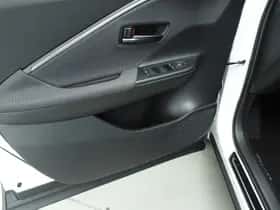 Toyota C-HR (2024) thumbnail 19
