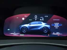 Toyota C-HR (2024) thumbnail 24