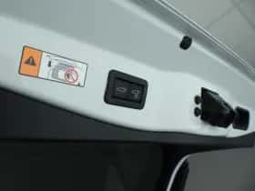 Toyota C-HR (2024) thumbnail 33