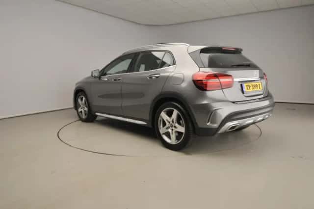 Mercedes-Benz GLA (2019) thumbnail 2