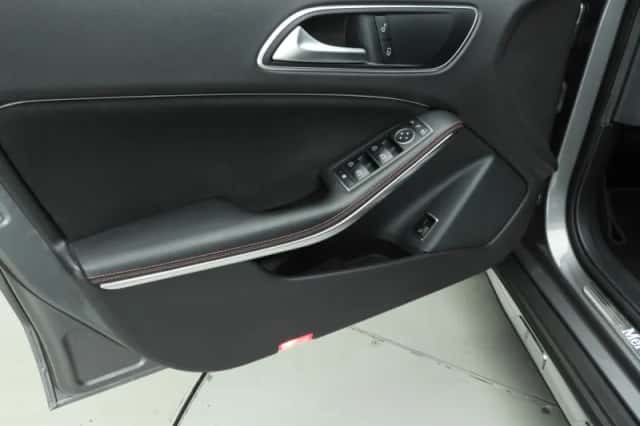 Mercedes-Benz GLA (2019) thumbnail 25