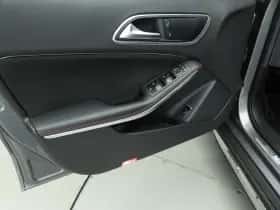 Mercedes-Benz GLA (2019) thumbnail 25