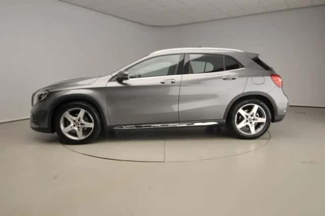 Mercedes-Benz GLA (2019) thumbnail 4