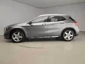 Mercedes-Benz GLA (2019) thumbnail 4