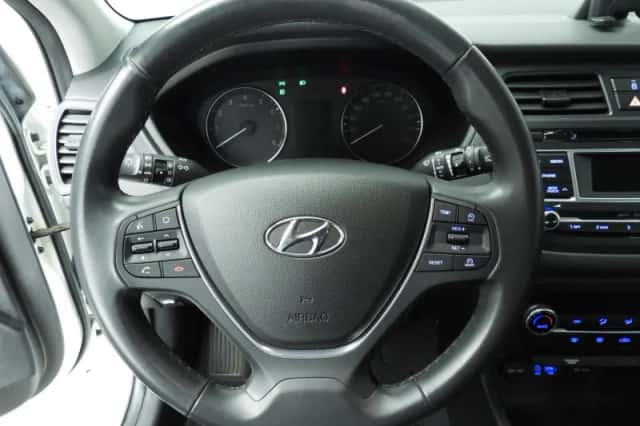 Hyundai i20 (2016) thumbnail 11