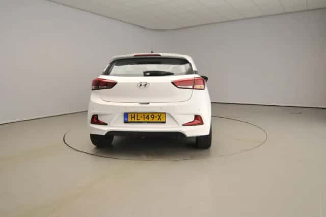 Hyundai i20 (2016) thumbnail 3