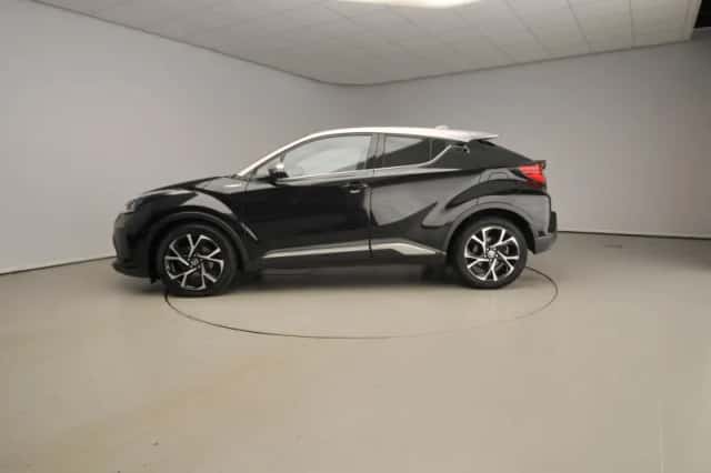 Toyota C-HR (2019) thumbnail 2