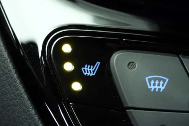 Toyota C-HR (2019) thumbnail 28