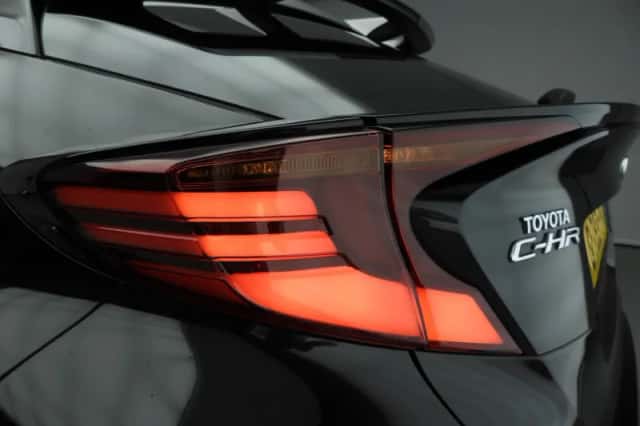 Toyota C-HR (2019) thumbnail 38