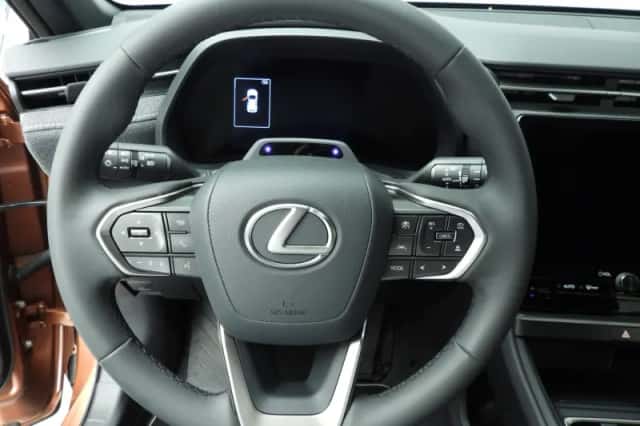 Lexus LBX (2025) thumbnail 11