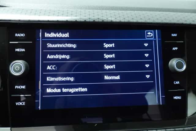 Volkswagen T-Cross (2019) thumbnail 34