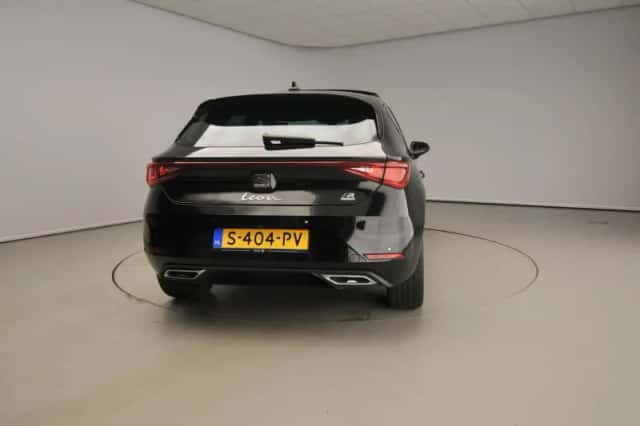 SEAT Leon (2021) thumbnail 3